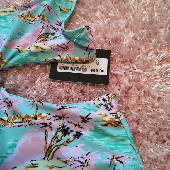 NWT OnePiece Swimming Suit 🌸 - Picture 2 of 6